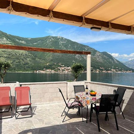 Sea Front 171 Apartman Kotor Kültér fotó