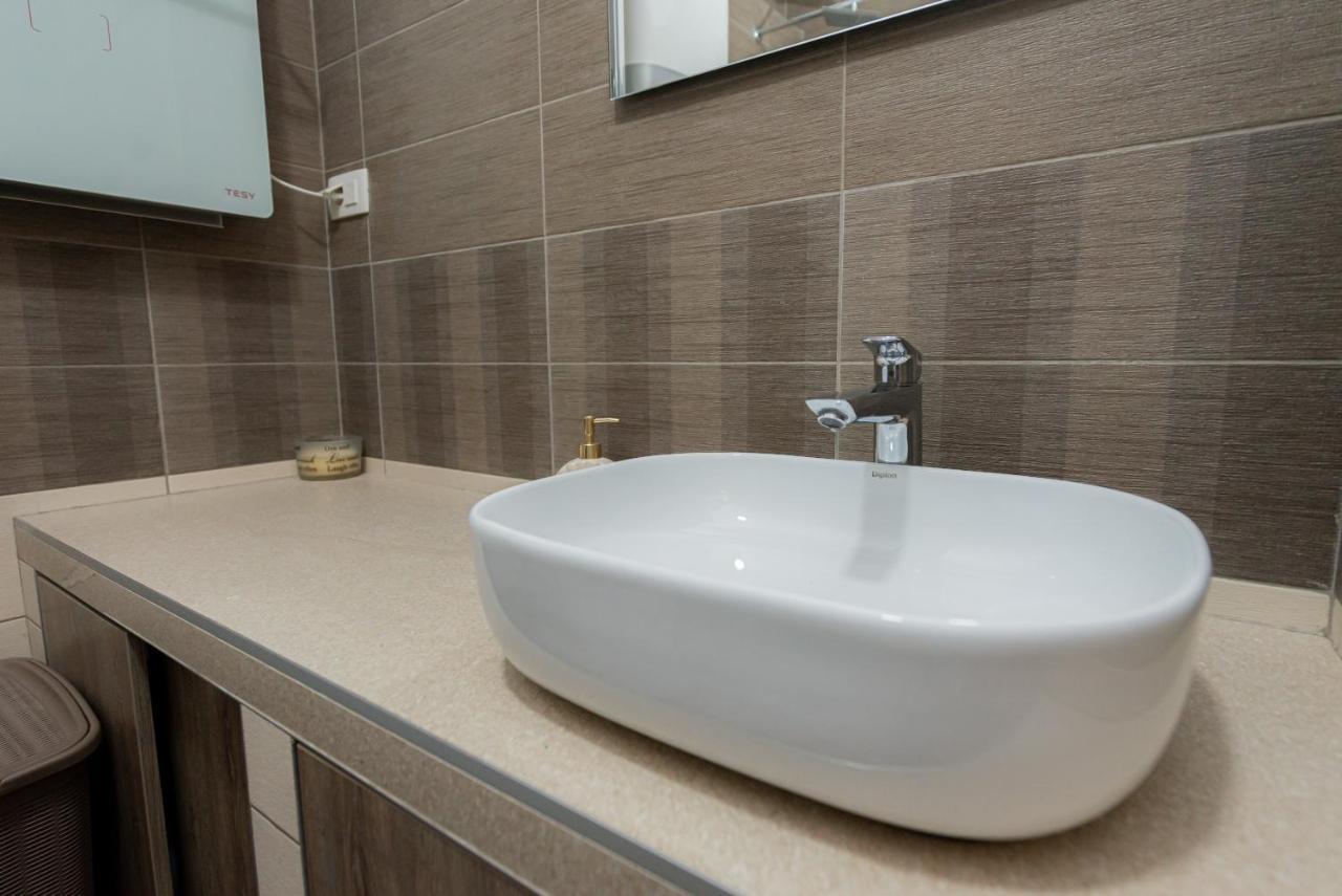 Sea Front 171 Apartman Kotor Kültér fotó