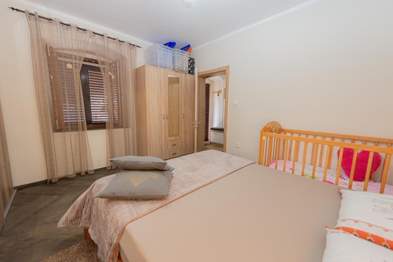 Sea Front 171 Apartman Kotor Kültér fotó