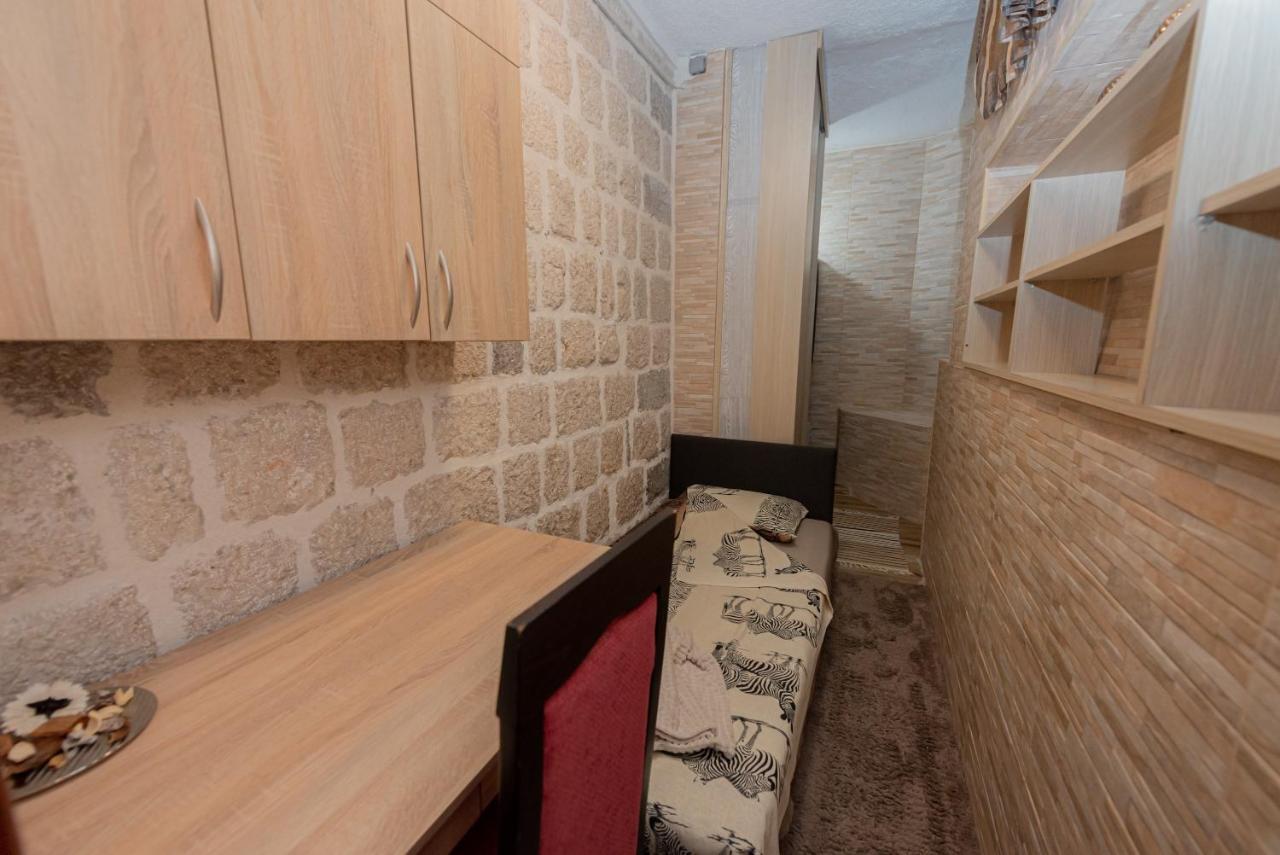 Sea Front 171 Apartman Kotor Kültér fotó
