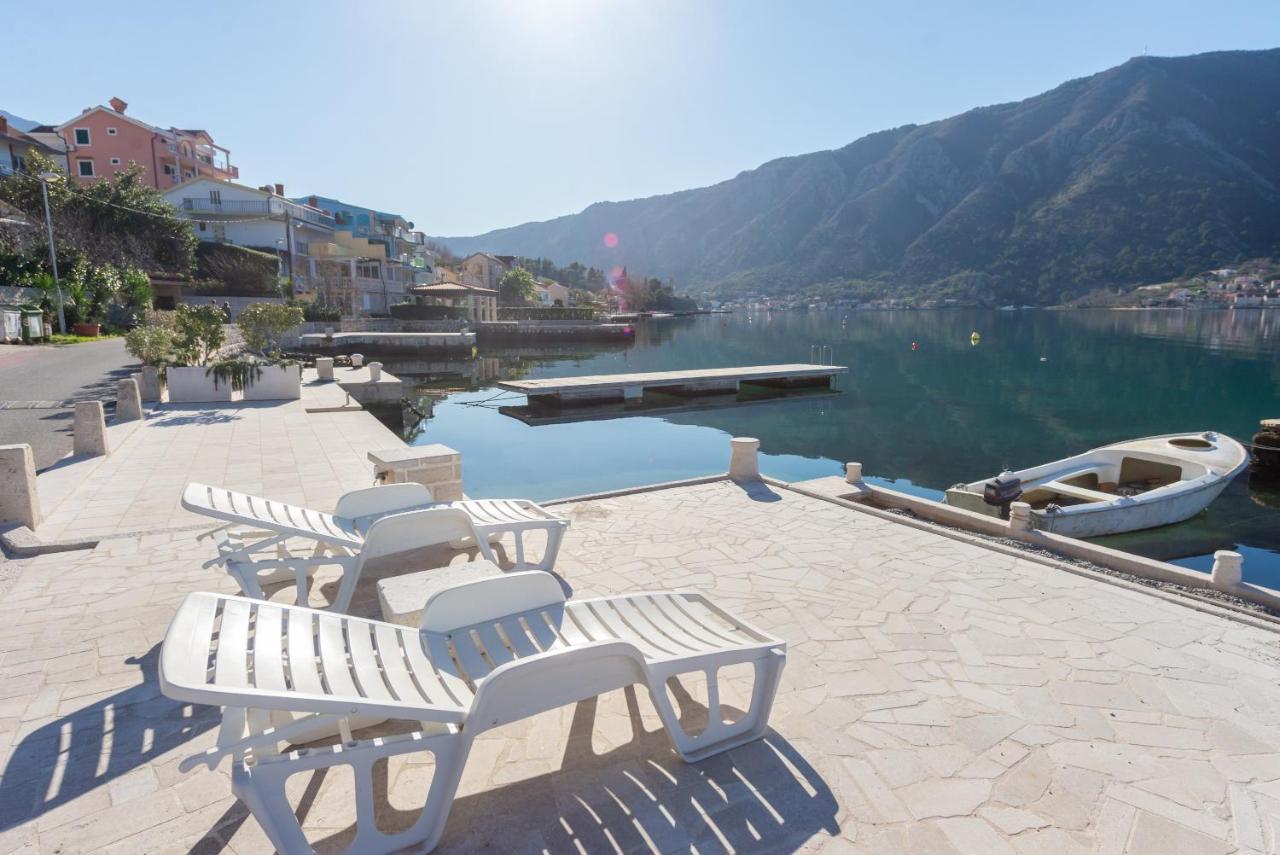 Sea Front 171 Apartman Kotor Kültér fotó