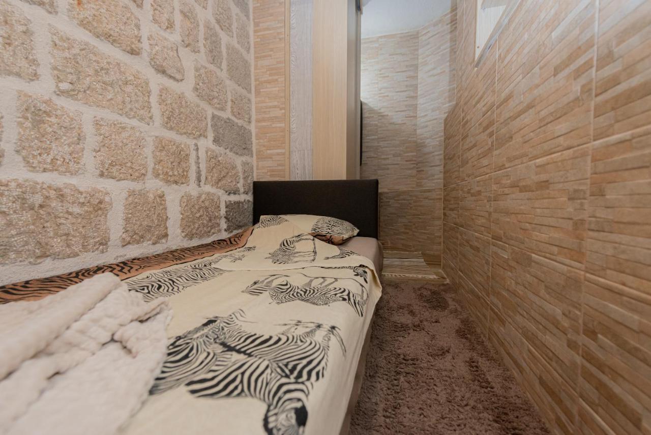 Sea Front 171 Apartman Kotor Kültér fotó