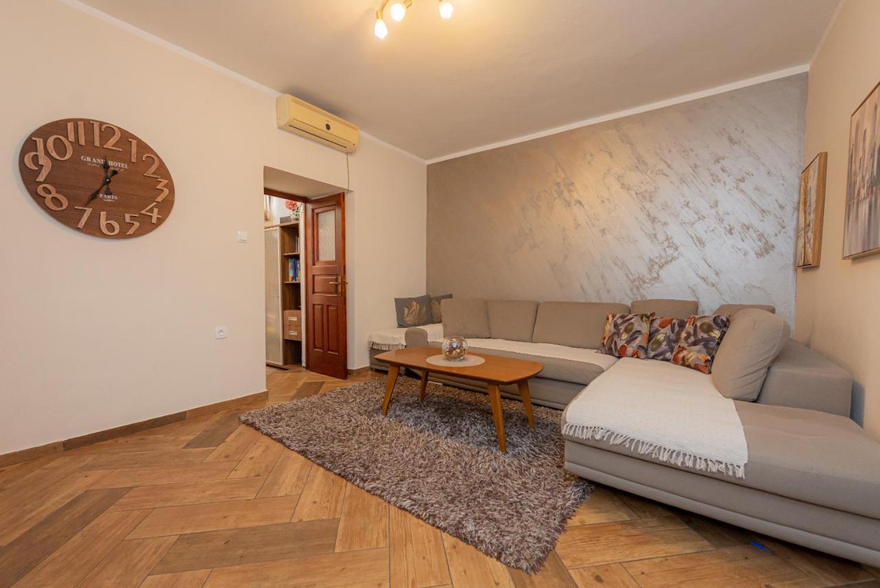 Sea Front 171 Apartman Kotor Kültér fotó