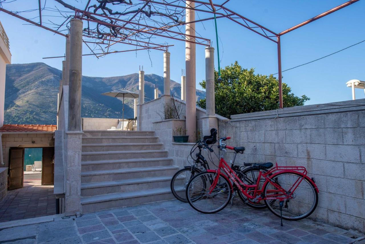 Sea Front 171 Apartman Kotor Kültér fotó