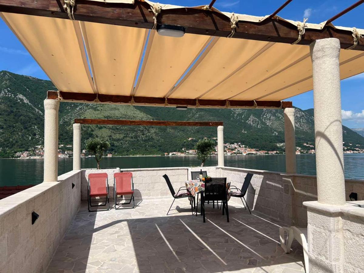 Sea Front 171 Apartman Kotor Kültér fotó
