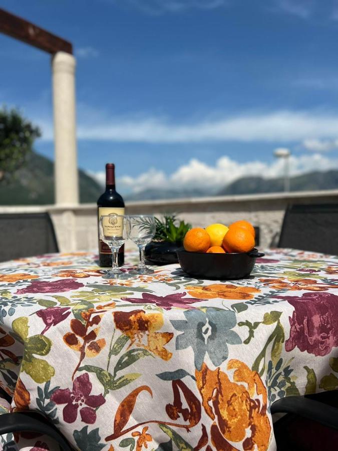 Sea Front 171 Apartman Kotor Kültér fotó