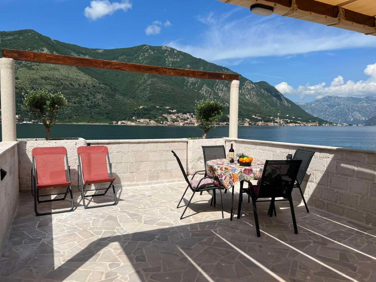Sea Front 171 Apartman Kotor Kültér fotó
